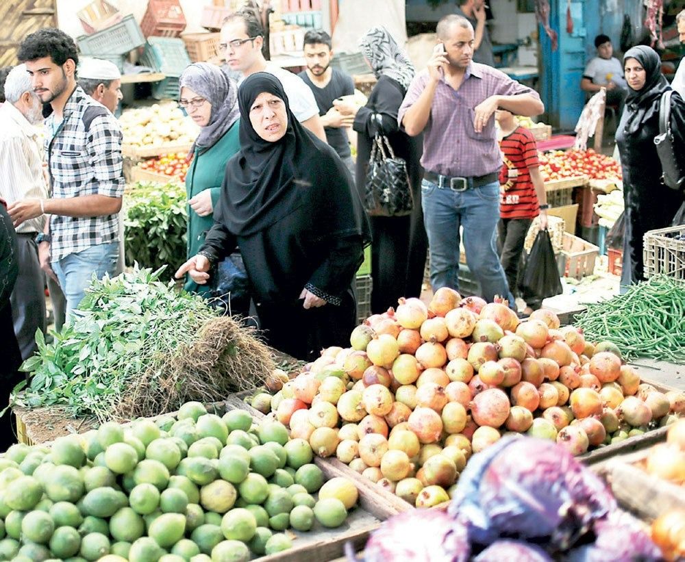 أسعار الغذاء العالمية تراجعت دون مستويات ما قبل الحرب.. لماذا ترتفع في مصر؟