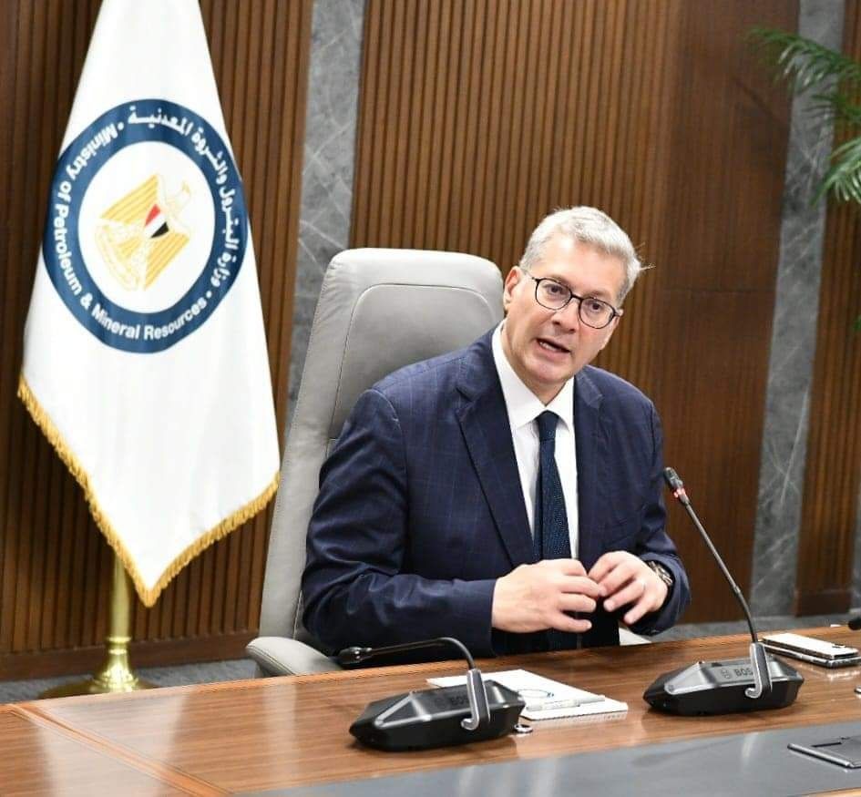 مصر تعلن فوز شركة سعودية بمناقصة لمسح احتياطيات النفط قرب الحدود مع ليبيا